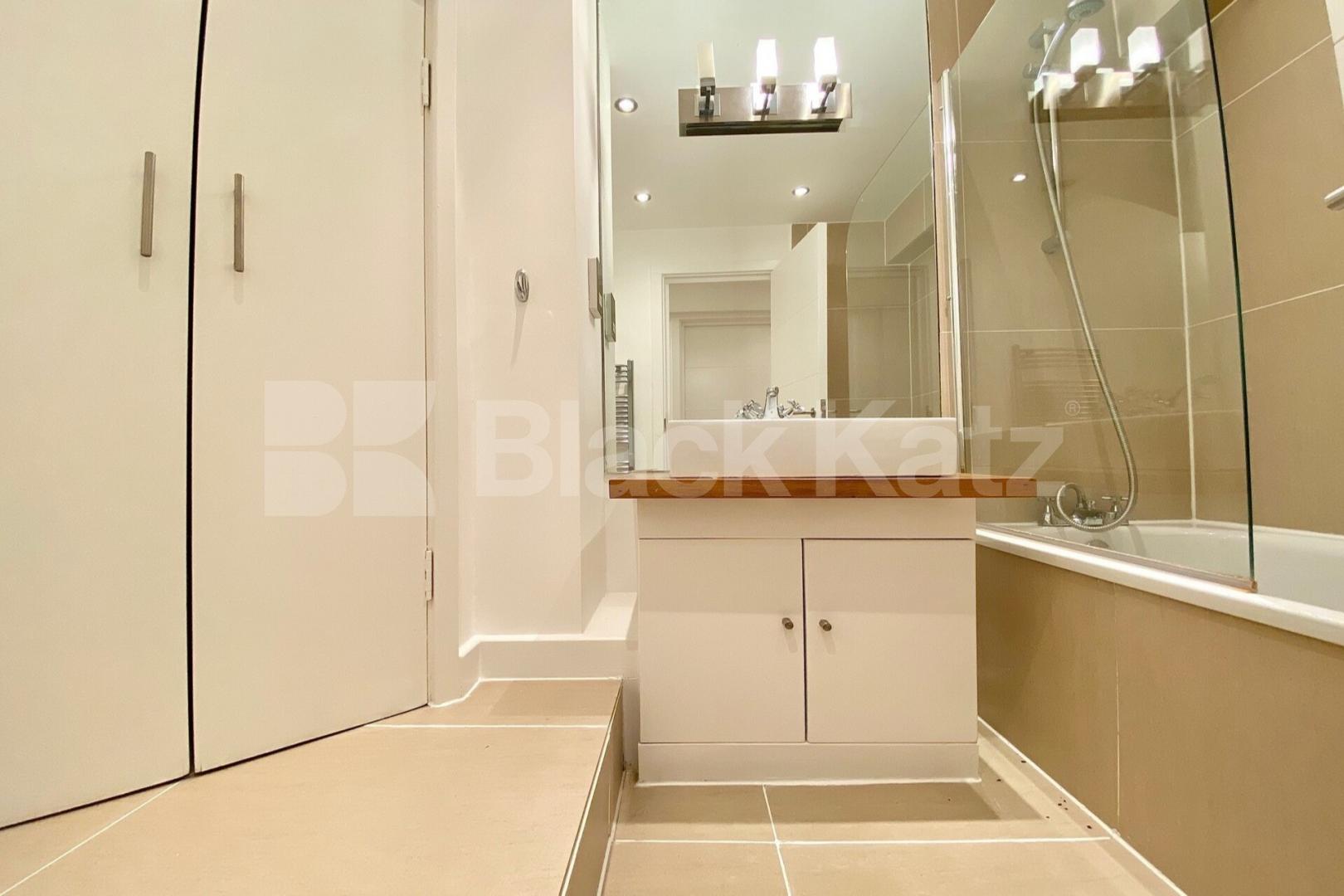  Spacious two bedroom two bathroom apartment on Chapel Market Chapel Market, Angel